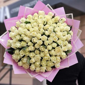 101 белая роза в оформлении