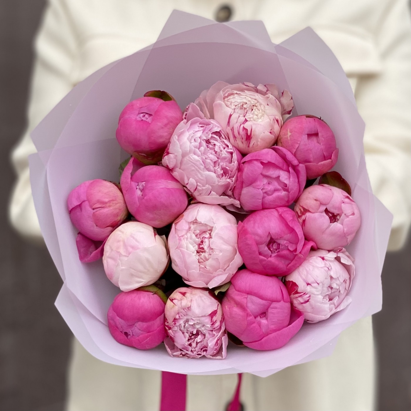 Розовый микс из 15 пионов