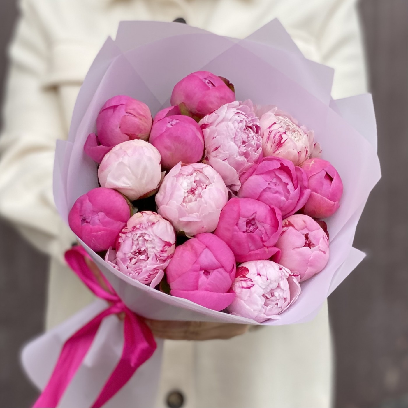 Розовый микс из 15 пионов