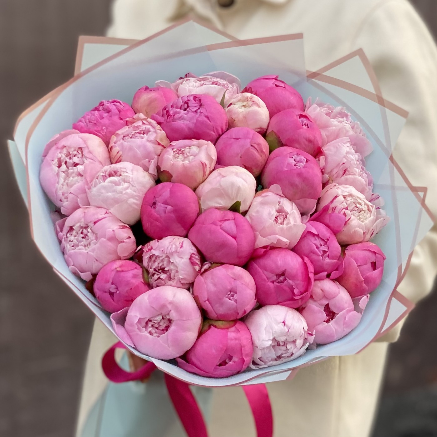 Букет из 31 нежно-розового пиона Сара Бернар