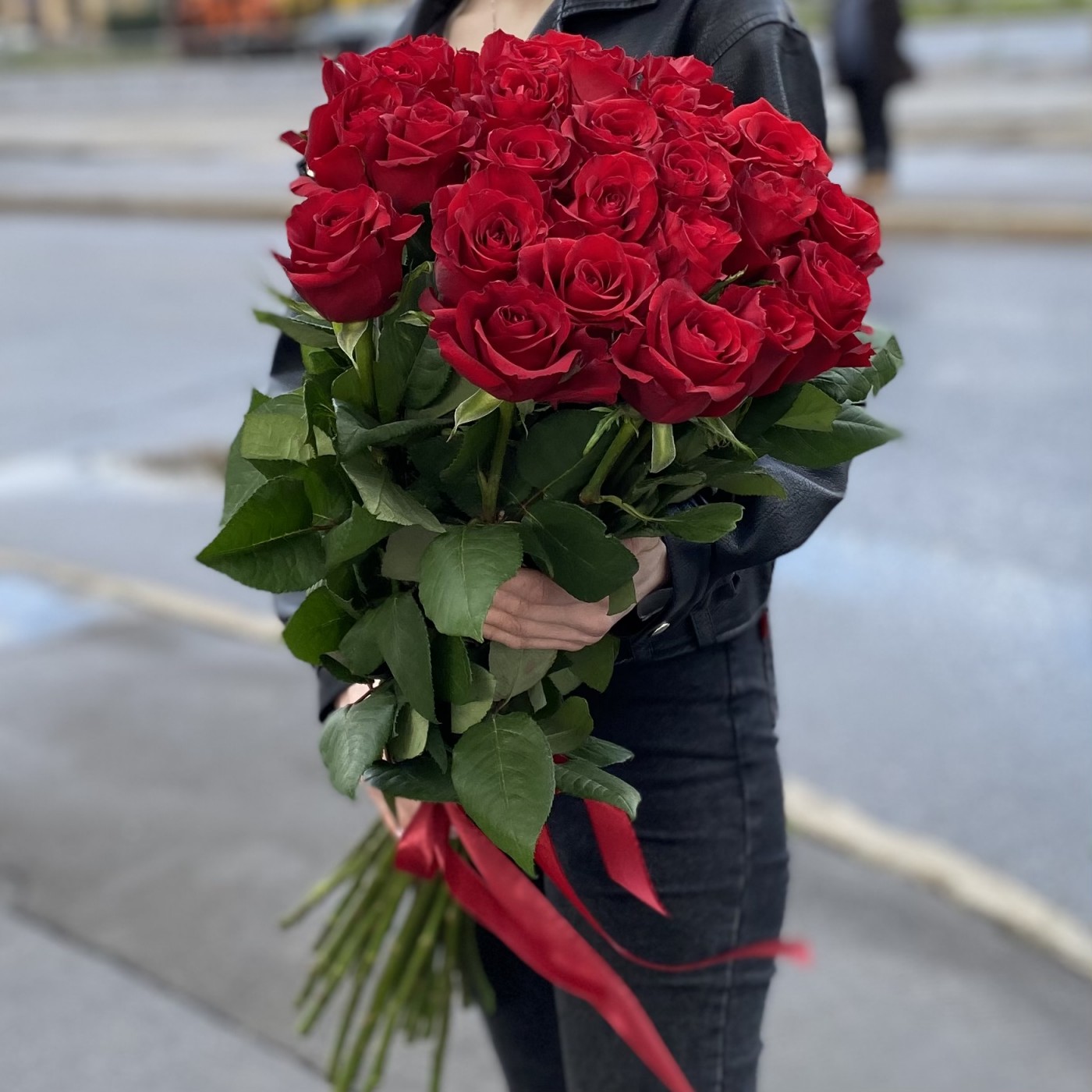 25 красных роз 80 см